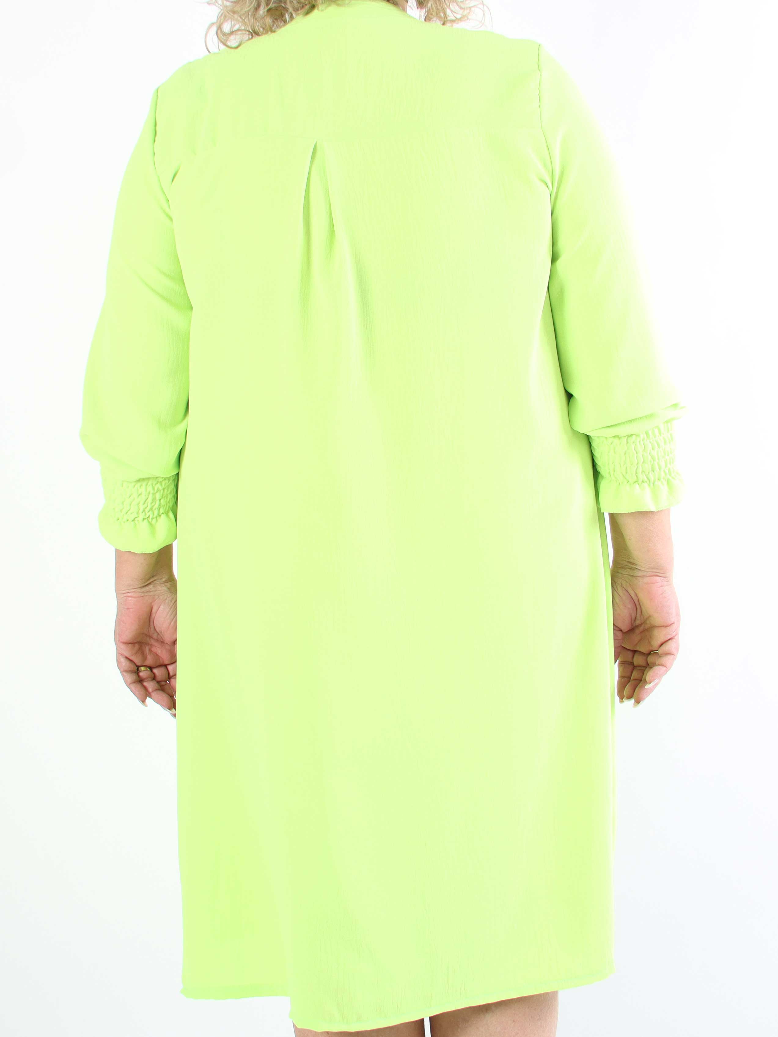 Marisol - Söt plus size-klänning med smock och v-ringning